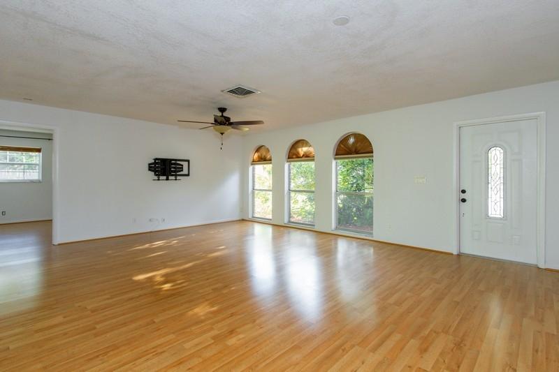 1700 Southwest 13th Place Boca Raton, FL 33486 - Photo 5 of 16 04_1700SW13thPlace_165_LivingRoom_FlexML