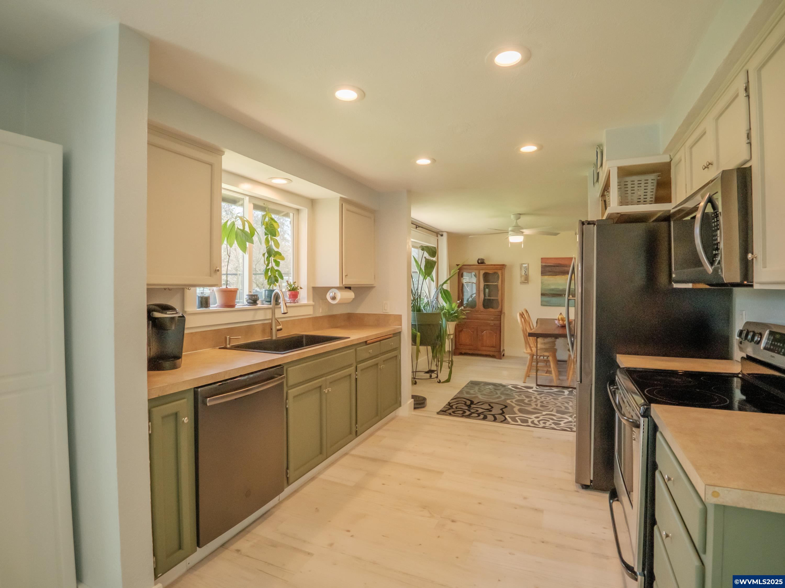 45885 River Loop Lyons, OR 97358 - Photo 23 of 48 Gallery Image 23