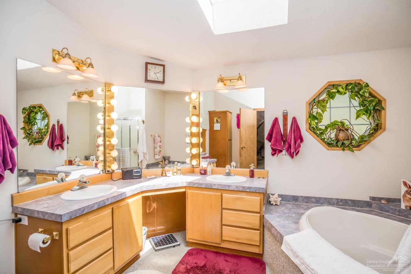 63656 Cricketwood Road Bend, OR 97701 - Photo 14 of 24 Master Bathroom