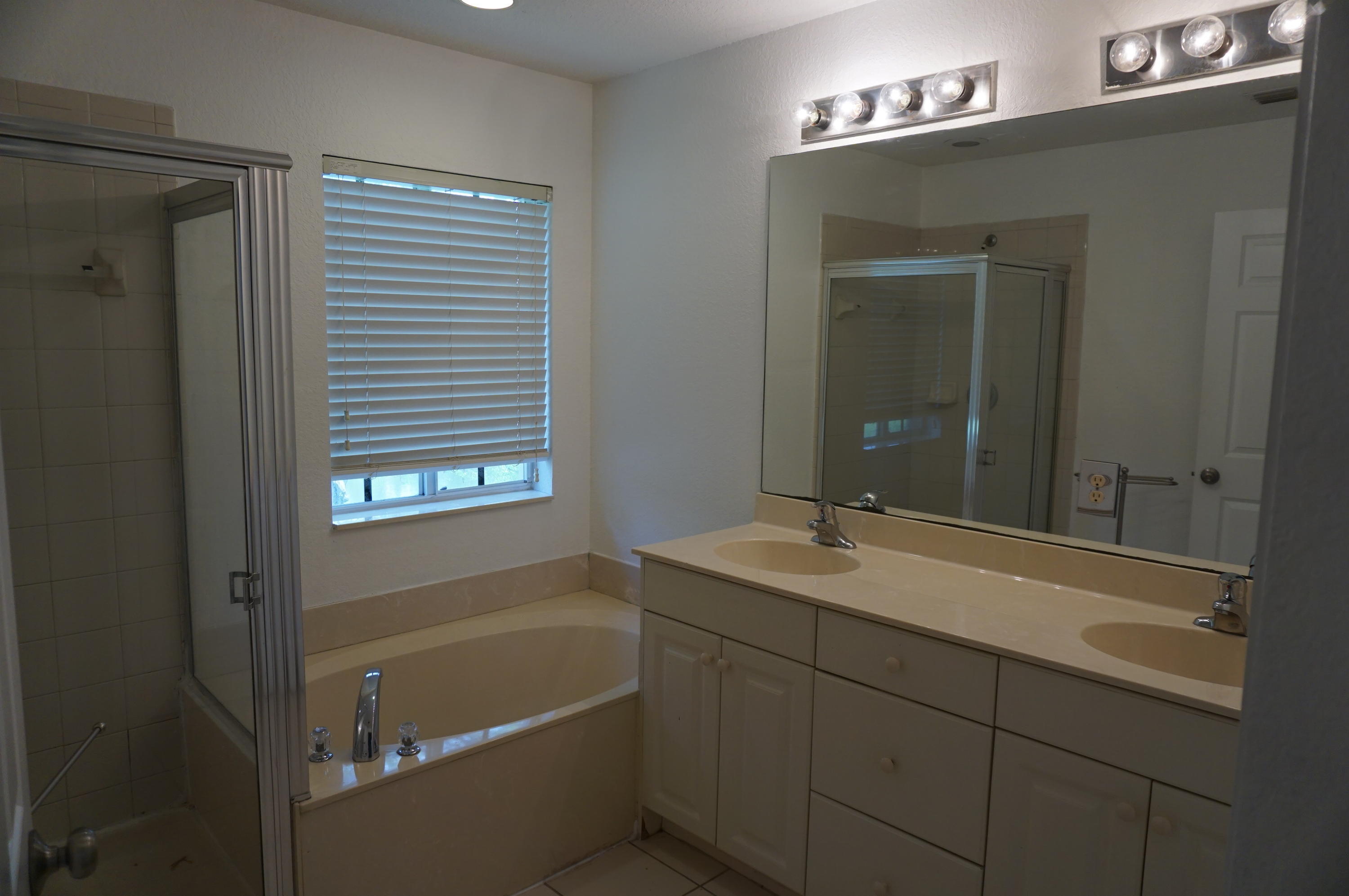 2030 Nassau Drive Riviera Beach, FL 33404 - Photo 7 of 28 DSC05302