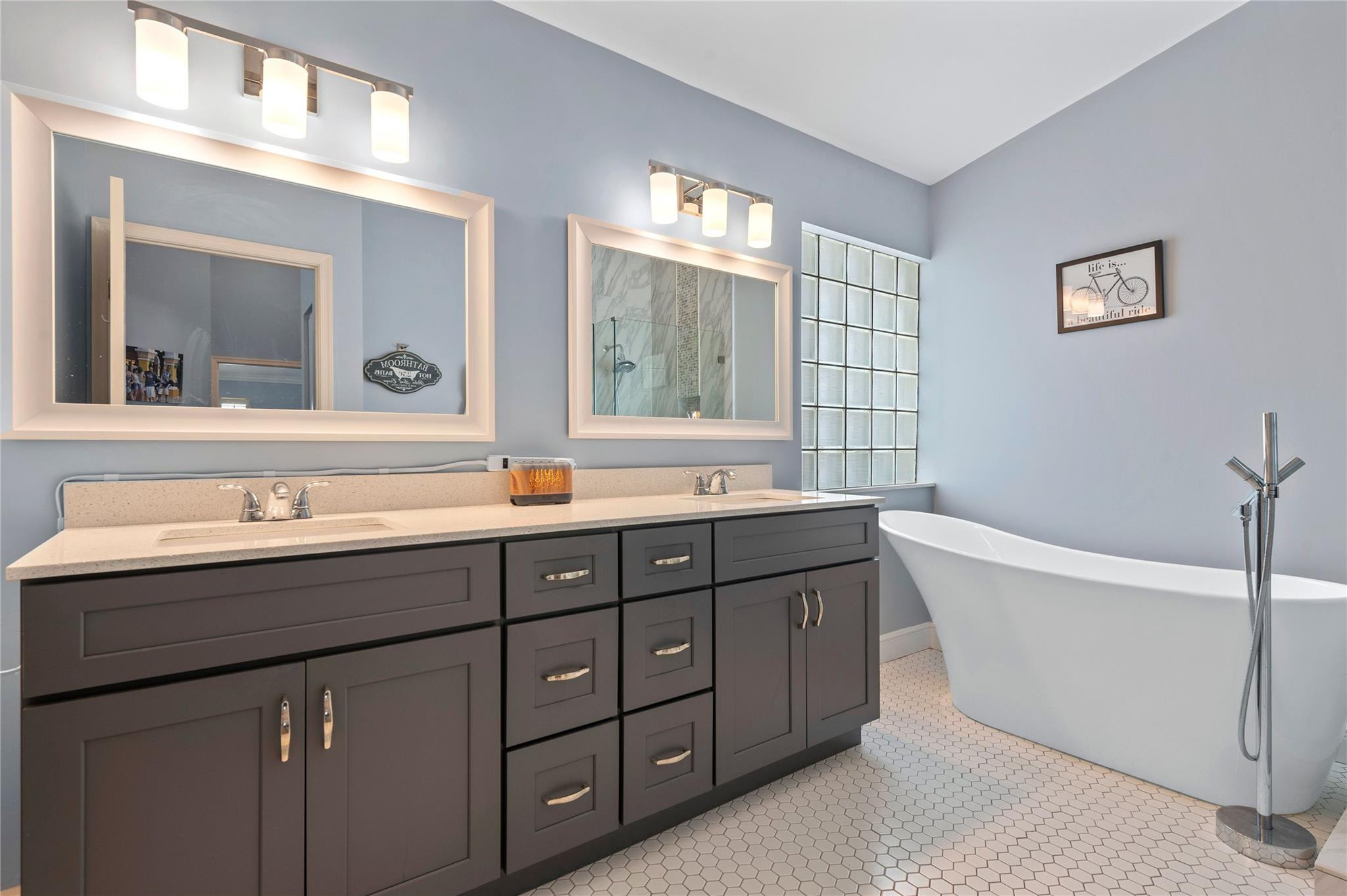 7904 Travelers Tree Drive Boca Raton, FL 33433 - Photo 21 of 35 a bathroom with a tub sink and mirror