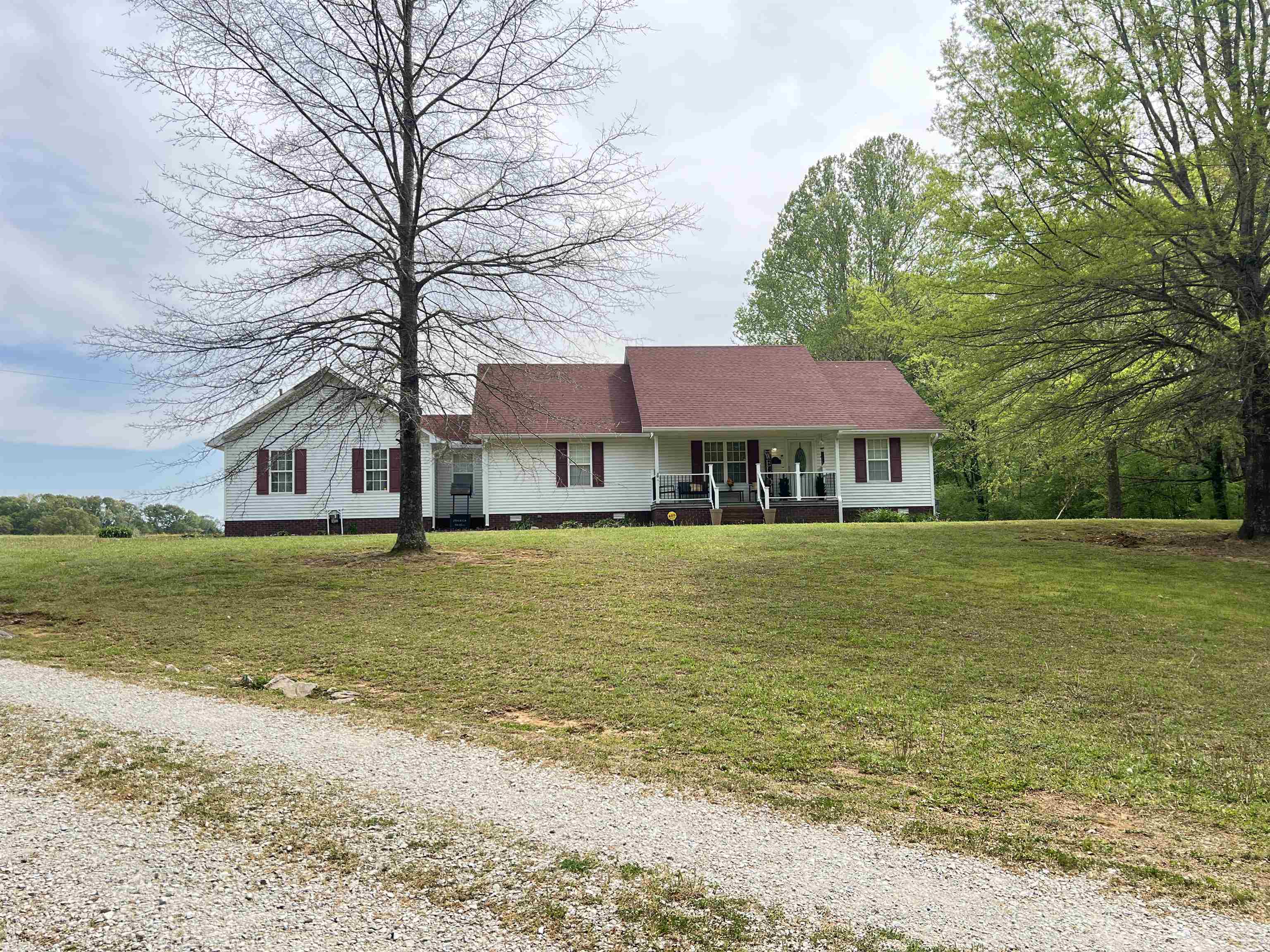 860 Plainview Road Henderson, TN 38340 - Photo 2 of 40 a front view of a house with a swimming pool