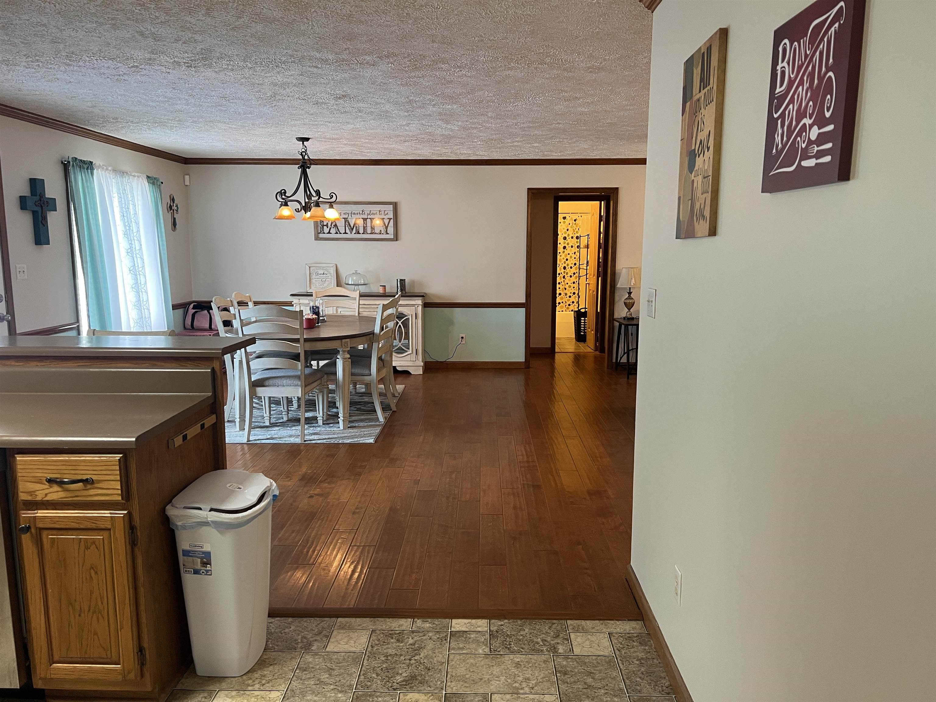 860 Plainview Road Henderson, TN 38340 - Photo 10 of 40 a workspace with furniture and window