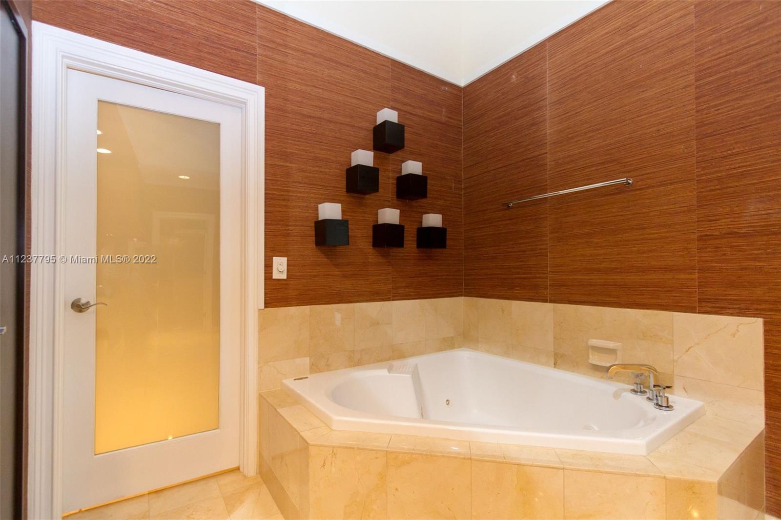 888 Brickell Key Drive, Unit PH2802 Miami, FL 33131 - Photo 40 of 47 a bathroom with a tub