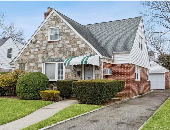 $4,300 | 49 Devonshire Drive, New Hyde Park, NY 11040