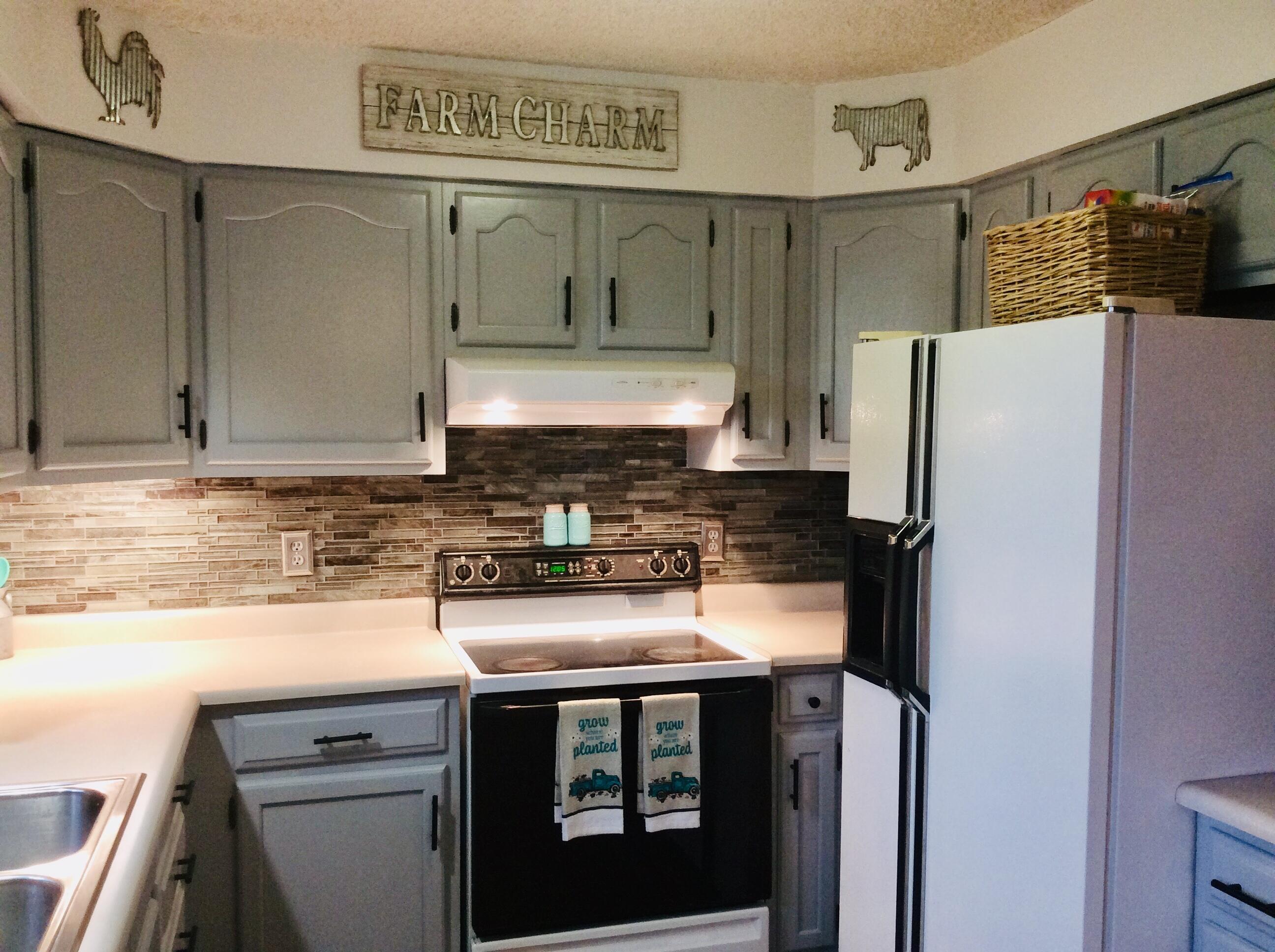 17300 Little Walnut Road Circleville, OH 43113 - Photo 4 of 37 Apppliances remain in kitchen