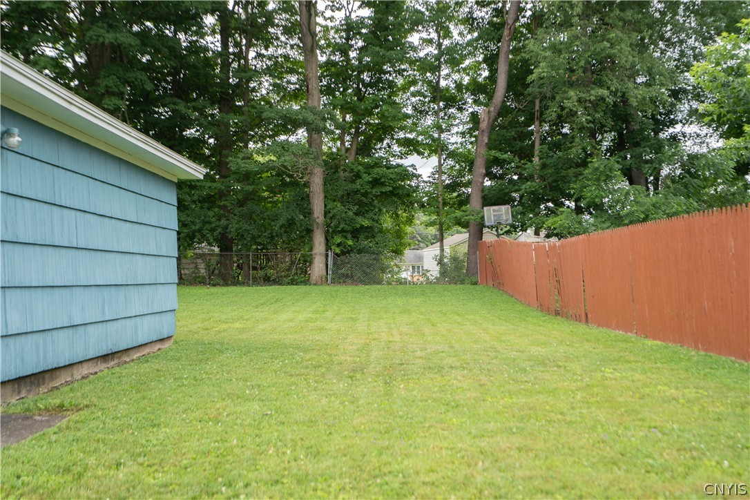 27 Pinecrest Road New Hartford, NY 13413 - Photo 19 of 32 Gallery Image 19