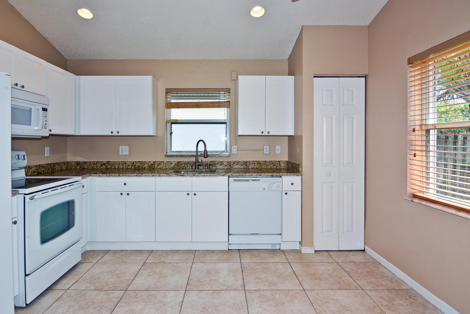 1761 Barnstable Road Wellington, FL 33414 - Photo 8 of 30 1761 Barnstable Rd Wellington-large-009-