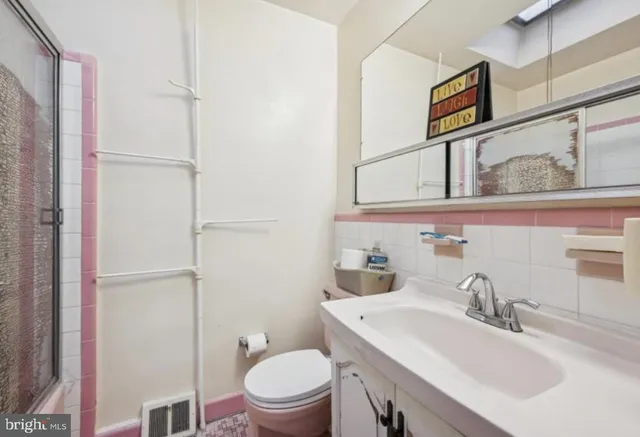 $199,900 | 1301 Burton Avenue, Sharon Hill, PA 19079