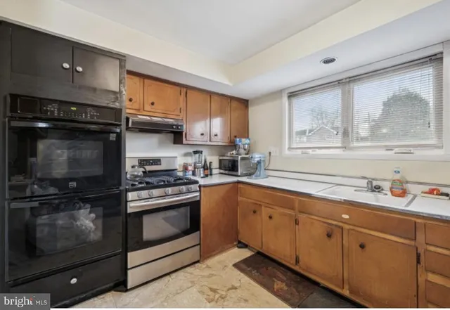 $199,900 | 1301 Burton Avenue, Sharon Hill, PA 19079