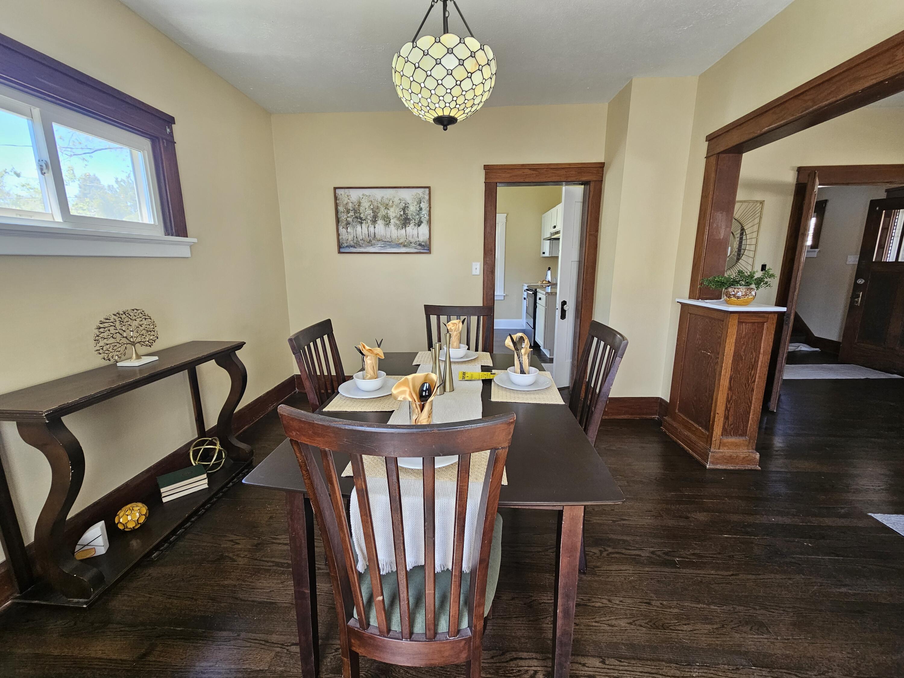 1324 Hayes Avenue Racine, WI 53405 - Photo 6 of 19 dining room