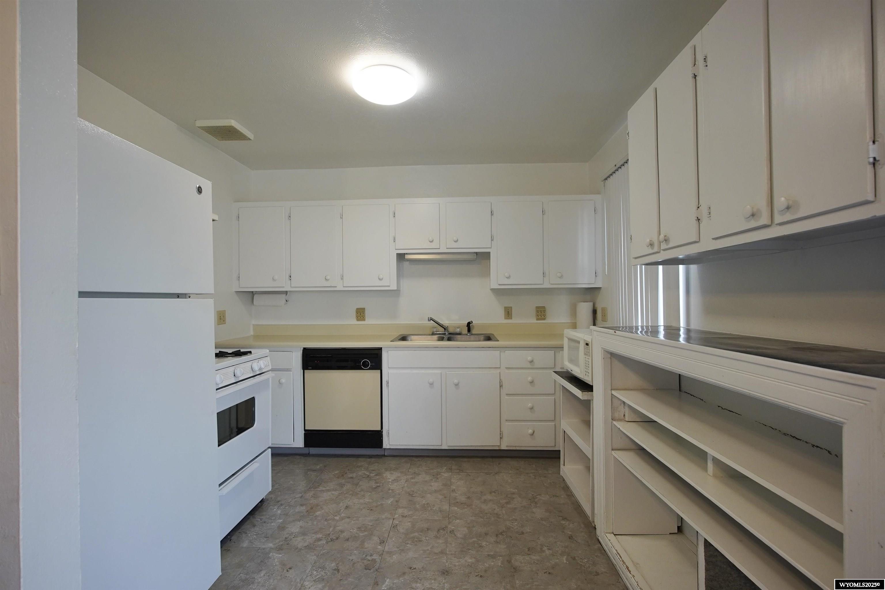 1604 South Elk Street Casper, WY 82601 - Photo 2 of 44