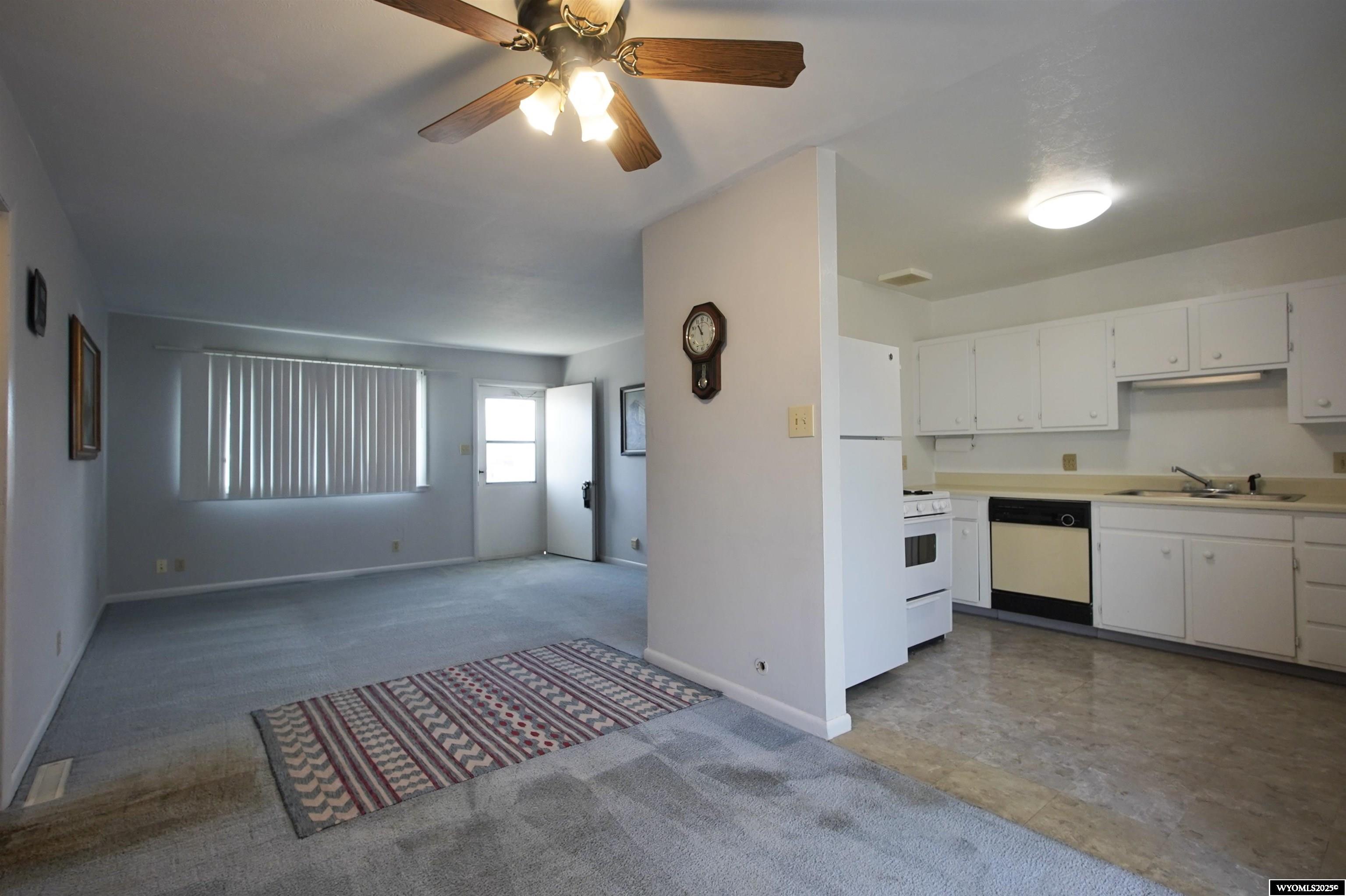 1604 South Elk Street Casper, WY 82601 - Photo 4 of 44