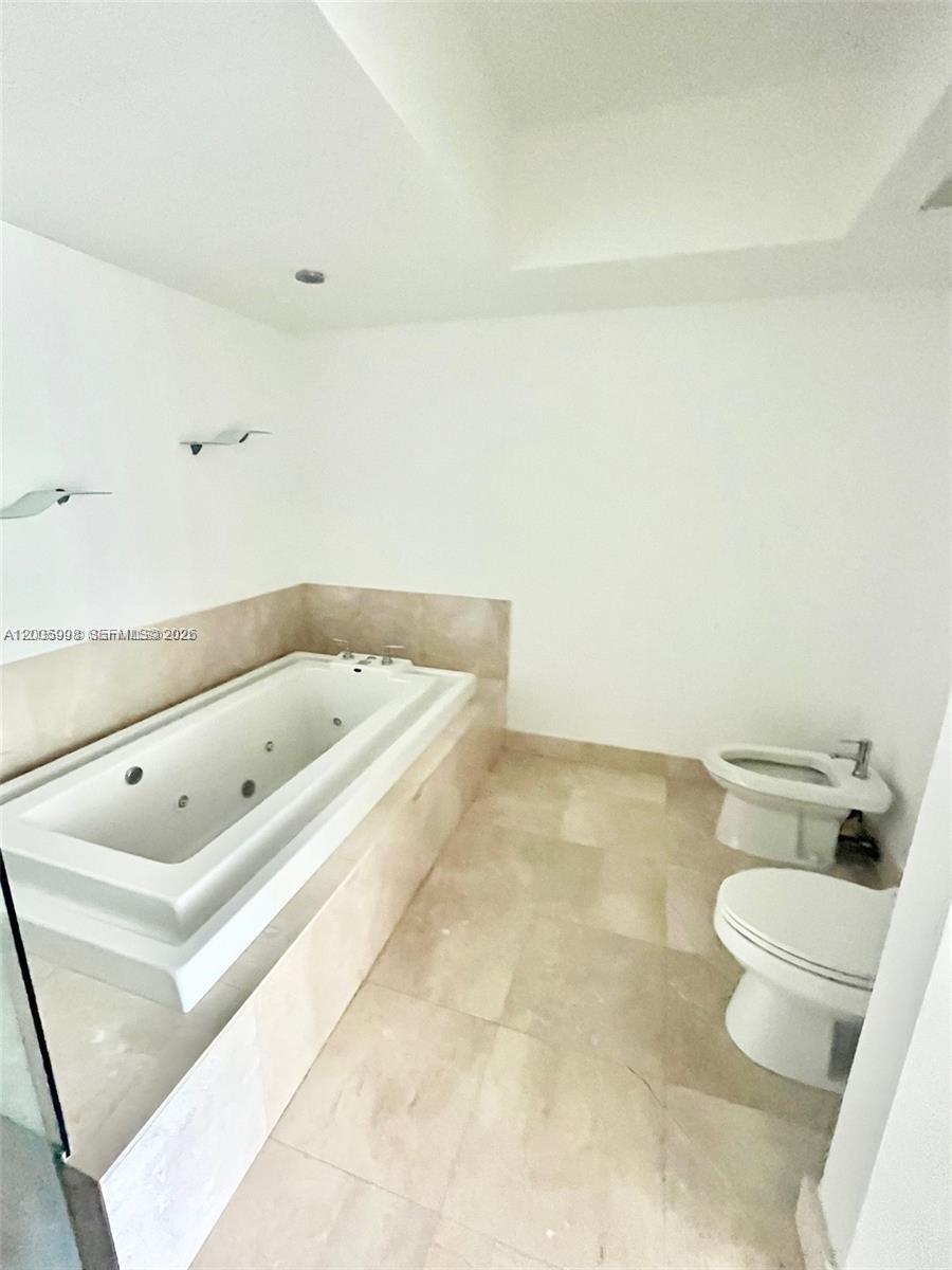 218 Southeast 14th Street, Unit 903 Miami, FL 33131 - Photo 11 of 25