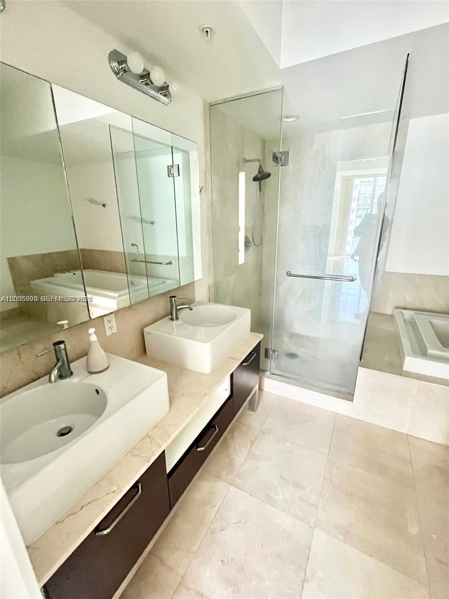 218 Southeast 14th Street, Unit 903 Miami, FL 33131 - Photo 13 of 25