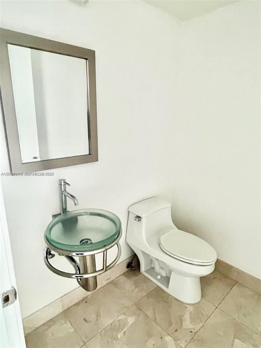 218 Southeast 14th Street, Unit 903 Miami, FL 33131 - Photo 17 of 25