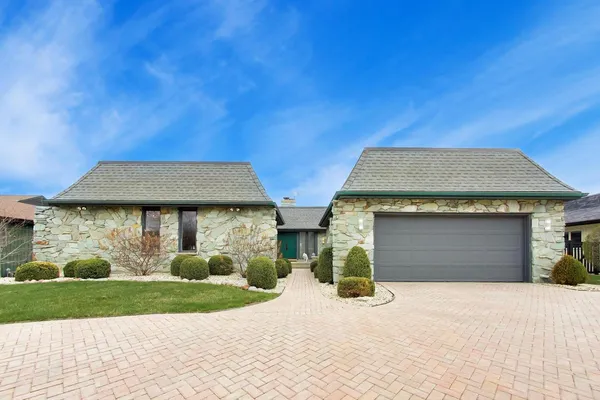 $650,000 | 1309 Montgomery Drive, Deerfield, IL 60015