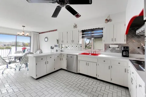 $650,000 | 1309 Montgomery Drive, Deerfield, IL 60015