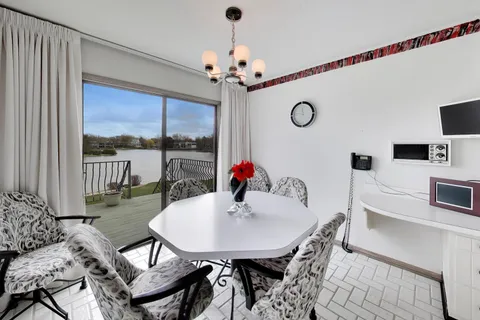 $650,000 | 1309 Montgomery Drive, Deerfield, IL 60015