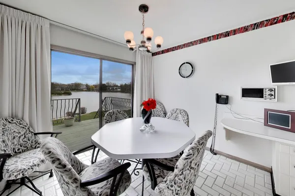 $650,000 | 1309 Montgomery Drive, Deerfield, IL 60015