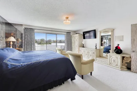 $650,000 | 1309 Montgomery Drive, Deerfield, IL 60015