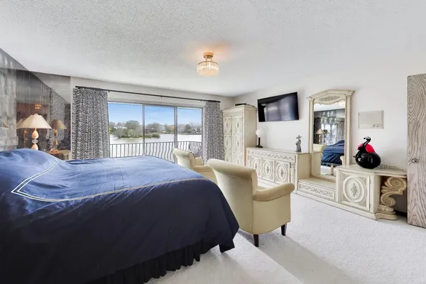 $650,000 | 1309 Montgomery Drive, Deerfield, IL 60015