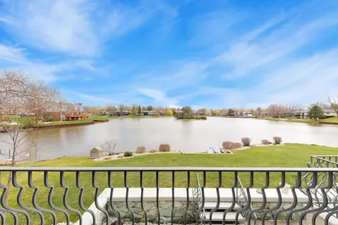$650,000 | 1309 Montgomery Drive, Deerfield, IL 60015