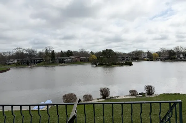 $650,000 | 1309 Montgomery Drive, Deerfield, IL 60015