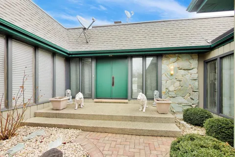 $650,000 | 1309 Montgomery Drive, Deerfield, IL 60015