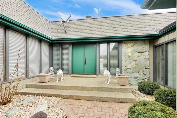 $650,000 | 1309 Montgomery Drive, Deerfield, IL 60015