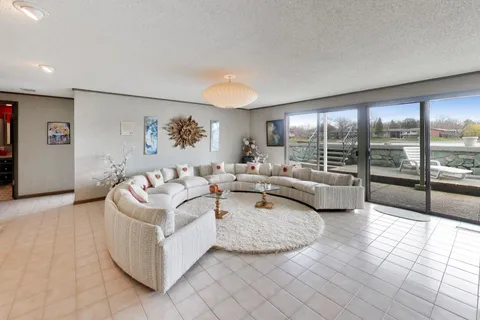 $650,000 | 1309 Montgomery Drive, Deerfield, IL 60015