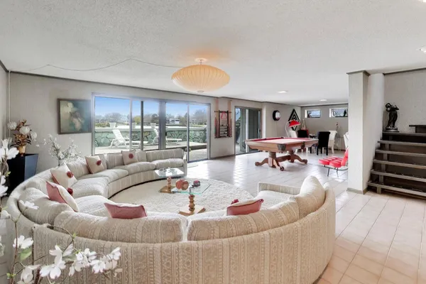 $650,000 | 1309 Montgomery Drive, Deerfield, IL 60015