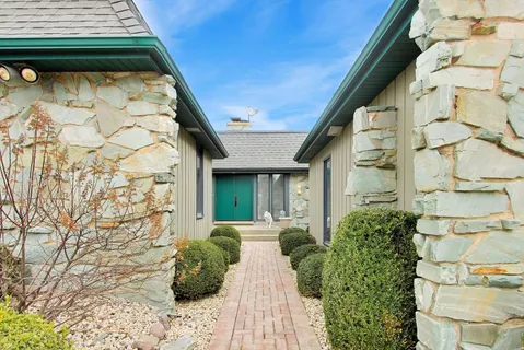 $650,000 | 1309 Montgomery Drive, Deerfield, IL 60015