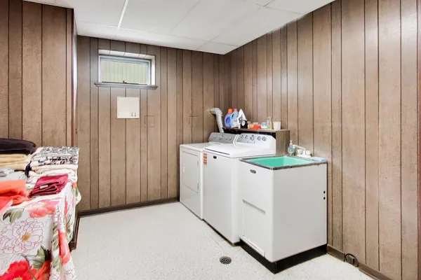 $650,000 | 1309 Montgomery Drive, Deerfield, IL 60015