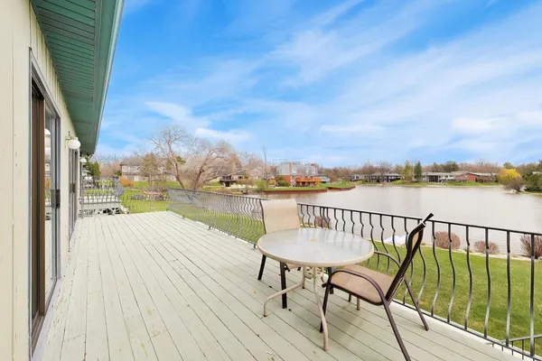 $650,000 | 1309 Montgomery Drive, Deerfield, IL 60015