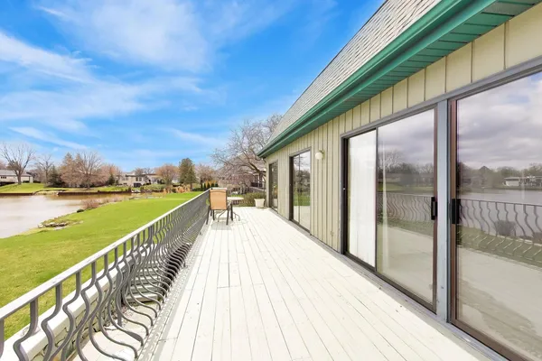 $650,000 | 1309 Montgomery Drive, Deerfield, IL 60015