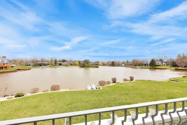 $650,000 | 1309 Montgomery Drive, Deerfield, IL 60015