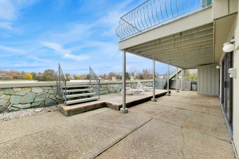 $650,000 | 1309 Montgomery Drive, Deerfield, IL 60015