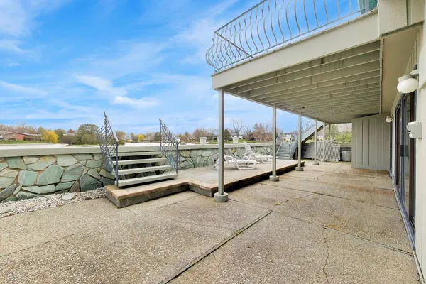 $650,000 | 1309 Montgomery Drive, Deerfield, IL 60015