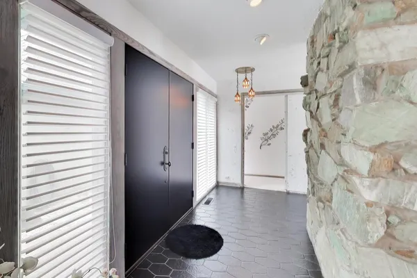 $650,000 | 1309 Montgomery Drive, Deerfield, IL 60015