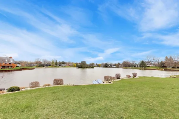 $650,000 | 1309 Montgomery Drive, Deerfield, IL 60015