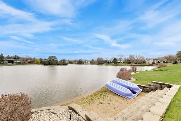 $650,000 | 1309 Montgomery Drive, Deerfield, IL 60015