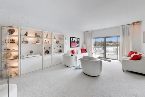 $650,000 | 1309 Montgomery Drive, Deerfield, IL 60015