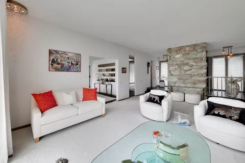 $650,000 | 1309 Montgomery Drive, Deerfield, IL 60015