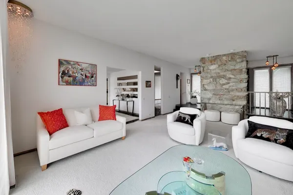 $650,000 | 1309 Montgomery Drive, Deerfield, IL 60015