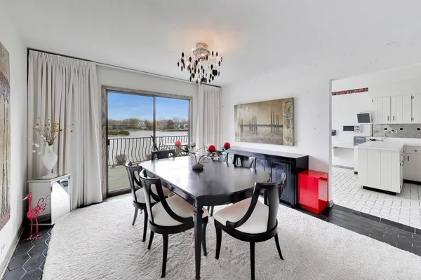 $650,000 | 1309 Montgomery Drive, Deerfield, IL 60015