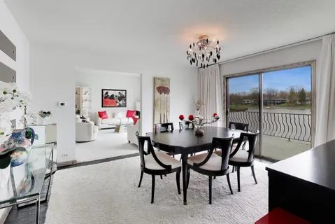 $650,000 | 1309 Montgomery Drive, Deerfield, IL 60015