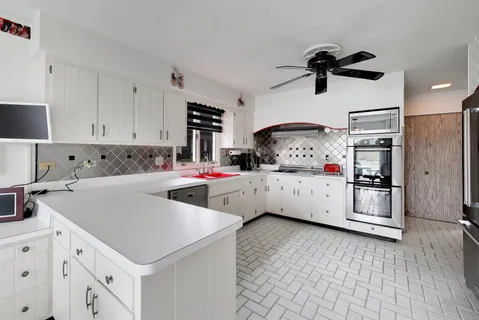 $650,000 | 1309 Montgomery Drive, Deerfield, IL 60015