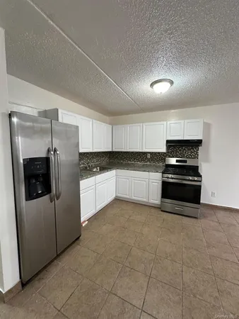 $3,100 | 5611 Clover Place, Unit 402 | Glendale
