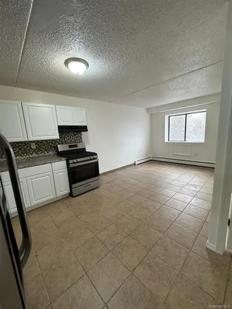 $3,100 | 5611 Clover Place, Unit 402 | Glendale